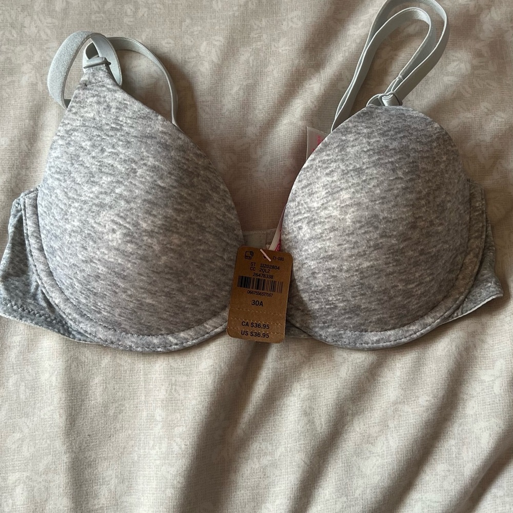 Brand new PINK salt-shirt bra Size 30A